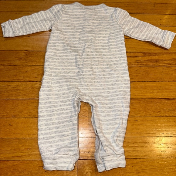 Baby white and grey onesie 6-9 months - Picture 4 of 6